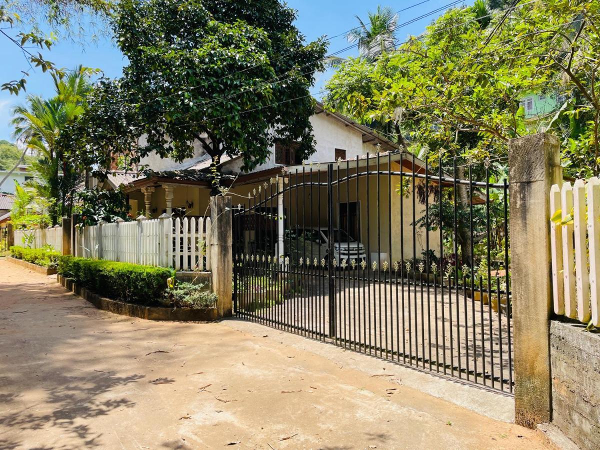 Unique Villa แคนดี้ ภายนอก รูปภาพ