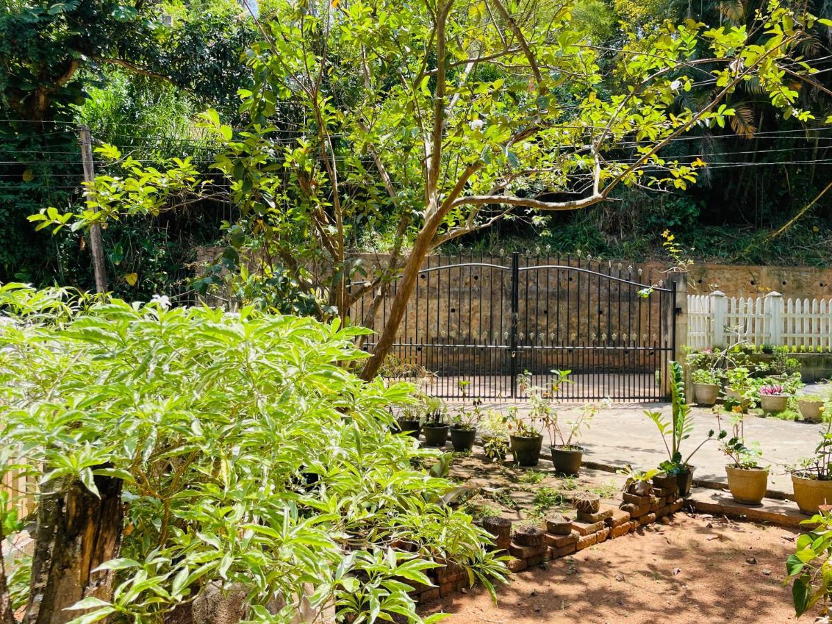 Unique Villa แคนดี้ ภายนอก รูปภาพ